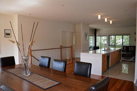The Track - Beautiful Townhouse In Bright - Accommodation Redcliffe 3