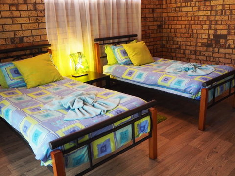 The Treehouse Mandurah - Accommodation Redcliffe 2