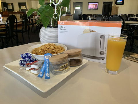 The Victoria Hotel - Accommodation Redcliffe 1