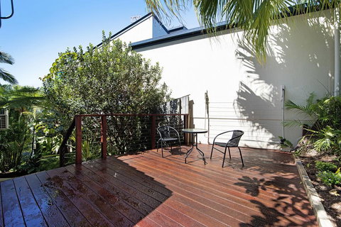 THE VIEW, TUGUN - 4 Bedrooms - Sea Views - Private Heated Pool - Accommodation Redcliffe 1