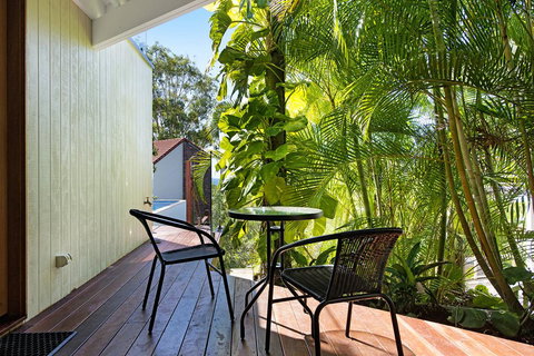 THE VIEW, TUGUN - 4 Bedrooms - Sea Views - Private Heated Pool - Accommodation Redcliffe 3