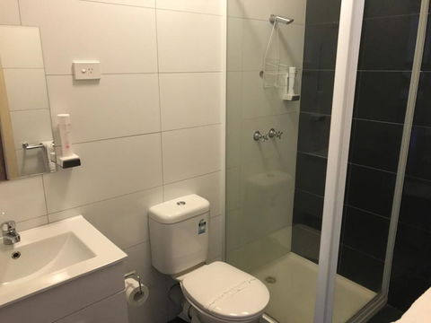 The Wharf Hotel - Accommodation Redcliffe 0