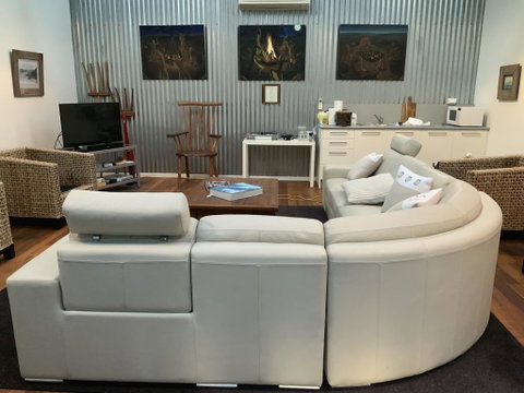The Woolshed - Accommodation Redcliffe 3