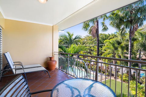 The York Beachfront Holiday Apartments - Accommodation Redcliffe 2