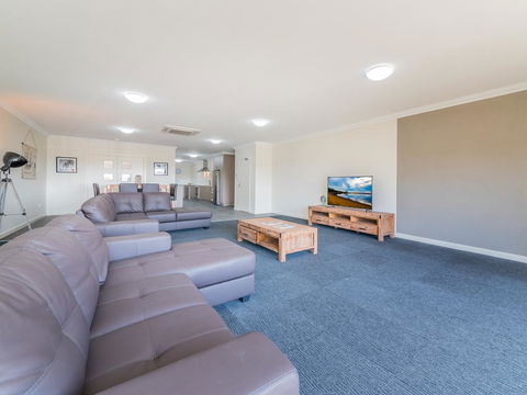Thompson Ave Apartments - Accommodation Redcliffe 3