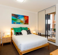 Thriving city location dining hub - Accommodation Redcliffe