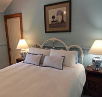 Tiffany's Country Cottages - Accommodation Redcliffe