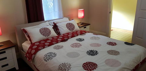 Tillbrook Cottage - Accommodation Redcliffe 2