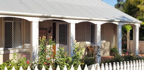 Tillbrook Cottage - Accommodation Redcliffe 0
