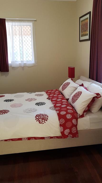 Tillbrook Cottage - Accommodation Redcliffe 3