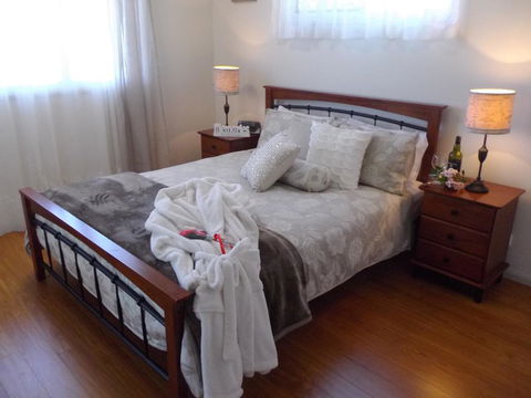 Tinaroo Sunset Retreat - Accommodation Redcliffe 3