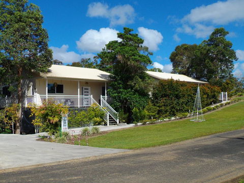 Tinaroo Sunset Retreat - Accommodation Redcliffe 0