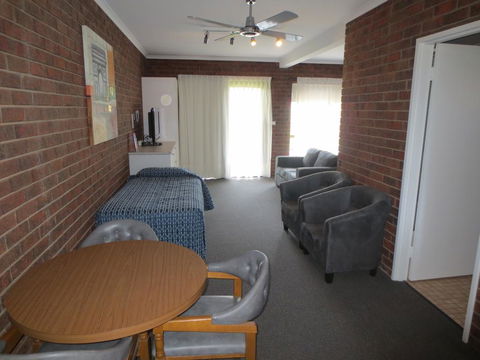 Tocumwal Golf Resort - Accommodation Redcliffe 1