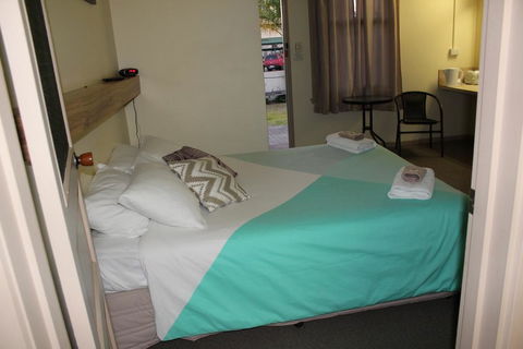 Tocumwal Hotel Motel (The Palms) - Accommodation Redcliffe 0