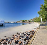 Tomaree Townhouse' 5/26-28 Tomaree Street - large air conditioned townhouse  WIFI - Accommodation Redcliffe