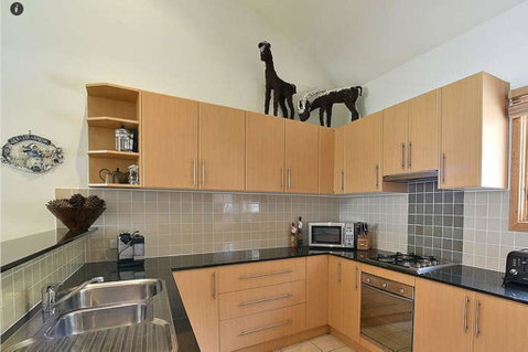 Tomarlin Views 2 - Accommodation Redcliffe 3