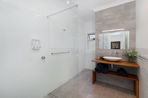Toms Cottage - Wilgowrah -A Country Escape - Accommodation Redcliffe 3