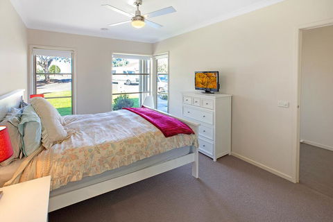 Toonalook Retreat - Pet Friendly And Close To Town - Accommodation Redcliffe 1