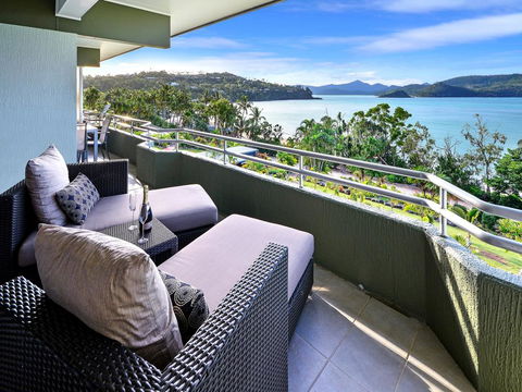 Top Floor Hibiscus Apartment 208 - Accommodation Redcliffe 2