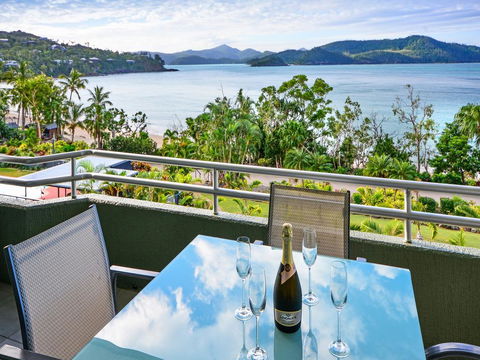 Top Floor Hibiscus Apartment 208 - Accommodation Redcliffe 1