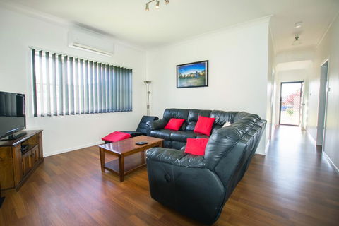 Topaz Cottage - Accommodation Redcliffe 3