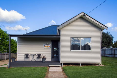Topaz Cottage - Accommodation Redcliffe 1