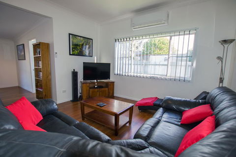 Topaz Cottage - Accommodation Redcliffe 2