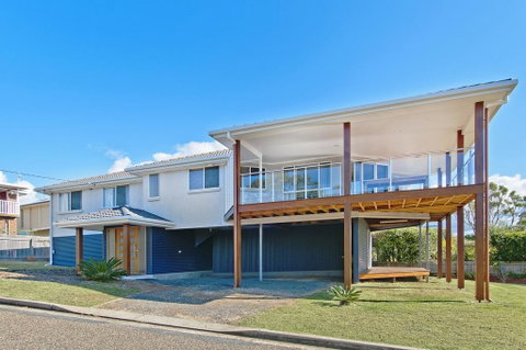 TOPVIEWS - 15Second Av BH - Accommodation Redcliffe 0