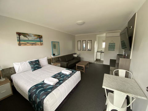 Top Of The Town Motor Inn - Accommodation Redcliffe 0