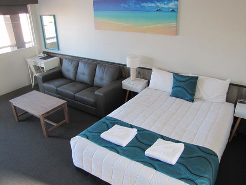 Top Of The Town Motor Inn - Accommodation Redcliffe 2