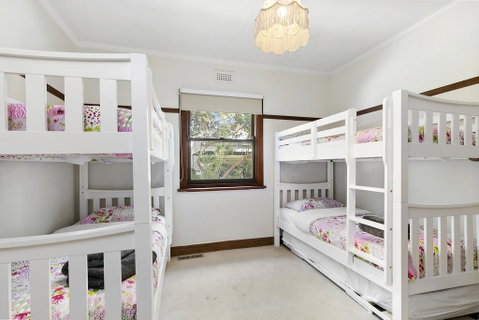 Torquay Retreats Aus - Bristol Road - Accommodation Redcliffe 3