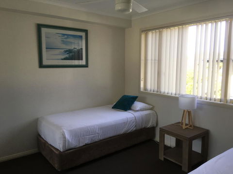 Town Beach Beachcomber Resort - Accommodation Redcliffe 2