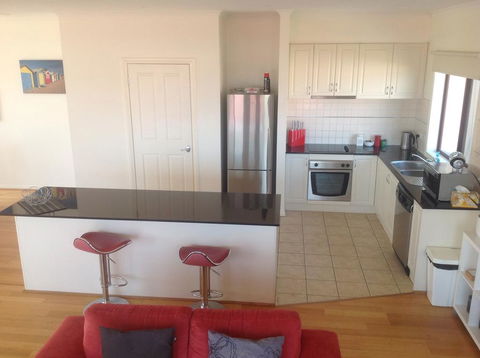 Townhouse Chapel Street - Accommodation Redcliffe 3