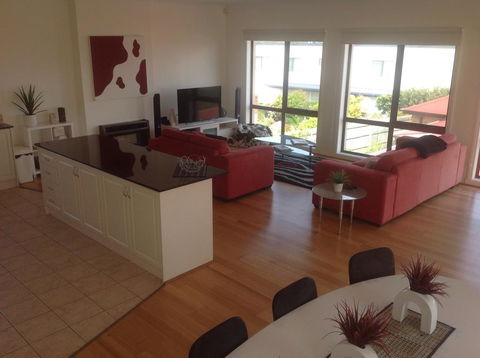 Townhouse Chapel Street - Accommodation Redcliffe 2