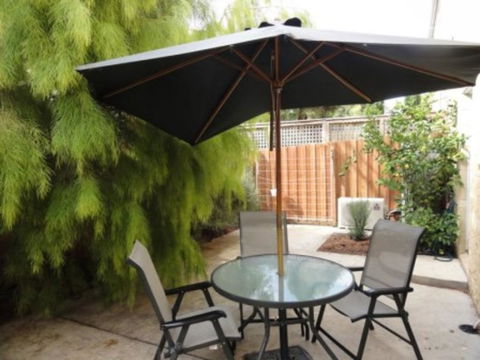 Townhouse On Osbourne - Accommodation Redcliffe 0