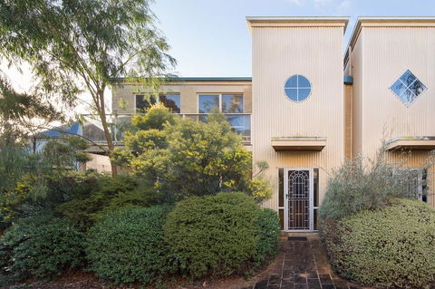 Townhouse On Osbourne - Accommodation Redcliffe 2