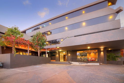 Townhouse Hotel - Accommodation Redcliffe 3