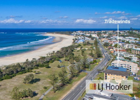 TRADEWINDS 1 - Accommodation Redcliffe 0