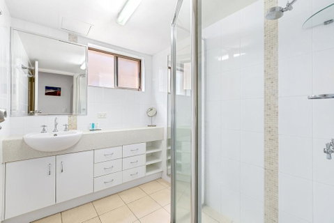 TRADEWINDS 3 - Accommodation Redcliffe 1