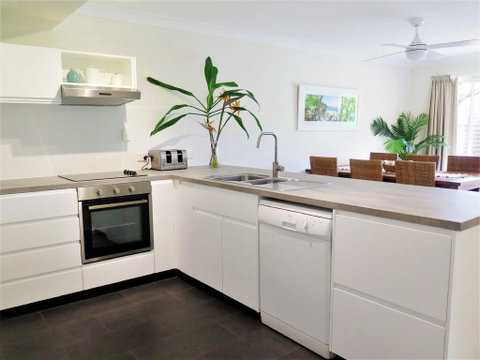 Tradewinds 3 - Accommodation Redcliffe 1