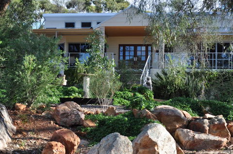Tree Lodge - Accommodation Redcliffe 0
