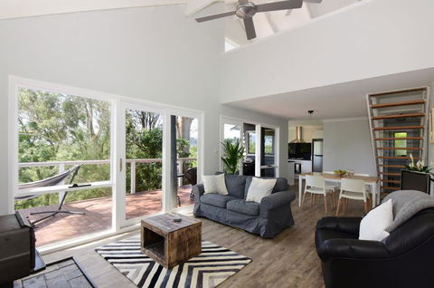 Treetops - Newly Renovated, In The Village! - Accommodation Redcliffe 3