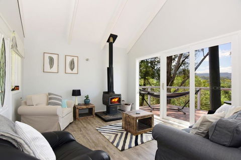 Treetops - Newly Renovated, In The Village! - Accommodation Redcliffe 2