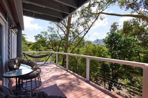 Treetops - Newly Renovated, In The Village! - Accommodation Redcliffe 1