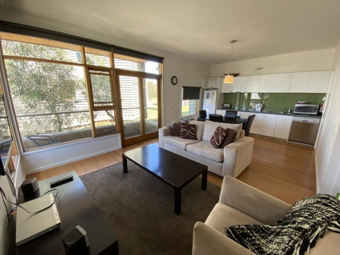 Triggerplant 1-DPA - Accommodation Redcliffe 2