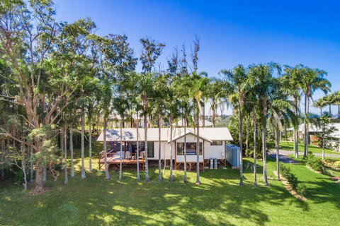 Triloka Lodges - Accommodation Redcliffe 0