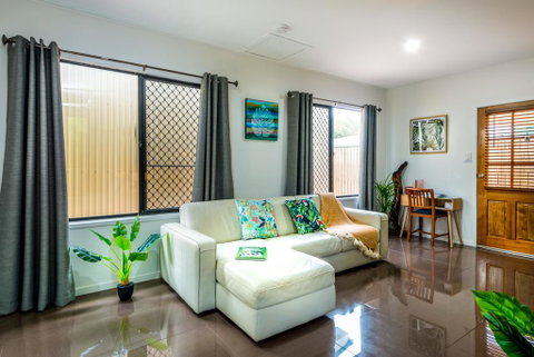 Tropic Studio, A Unique Hidden Gem! - Accommodation Redcliffe 2
