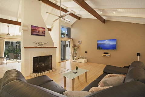Tropical 5 Bedroom Family Getaway In Noosa Heads - Accommodation Redcliffe 1