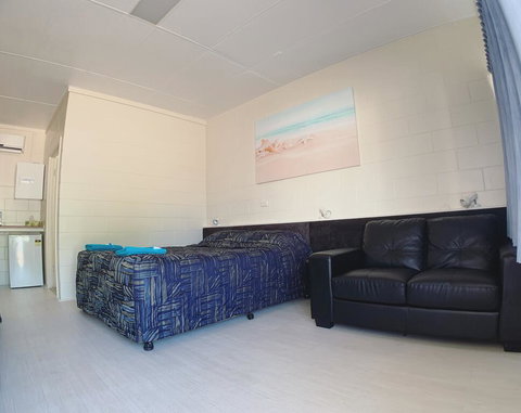 Tropical City Motor Inn - Accommodation Redcliffe 2