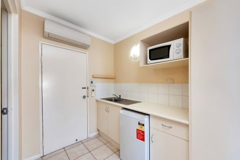 Tropical Queenslander - Accommodation Redcliffe 2